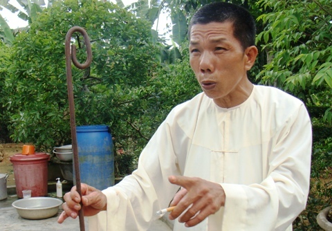 Chuyện người tìm hài cốt liệt sỹ bằng 'gậy thần'