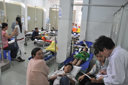 TP.HCM: Gần 30 công nhân ngộ độc thức ăn
