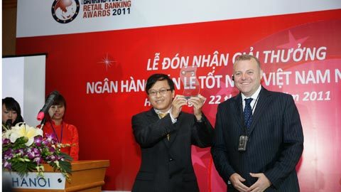 Techcombank nhận giải Ngân hàng bán lẻ tốt nhất VN 2011