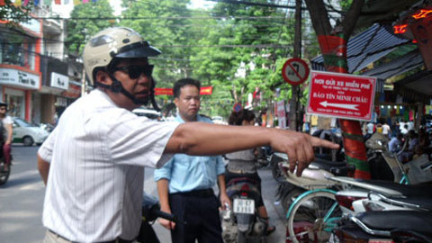 Nóng chảy mỡ vẫn nô nức đi bán vàng