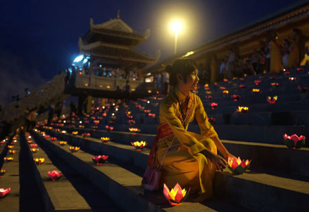 Nhẹ như mây trắng về trời