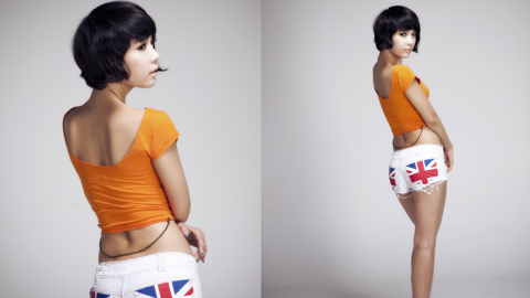 Kiều nữ khoe dáng nóng bỏng với áo hở rốn