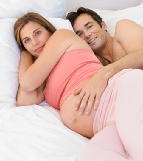 Русская измена беременной. Занятие любовью с беременной. Поза на боку. Самые популярные позы в постели.