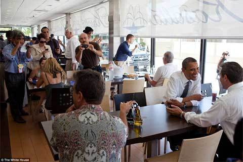 Công bố bộ ảnh không kiểm duyệt về Obama