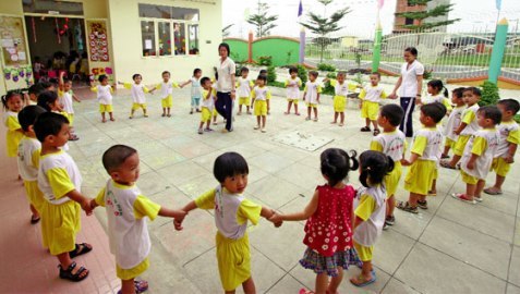 Cô giáo trượt biên chế: Chủ tịch huyện đá bóng trách nhiệm?