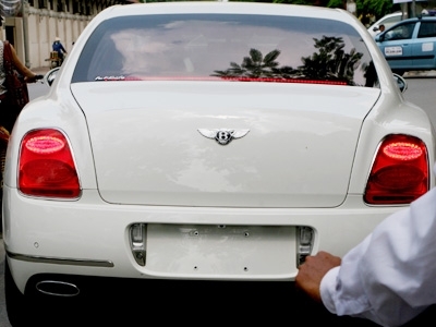 'Quý tử' đi thi ĐH bằng Bentley được 5 điểm