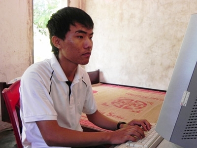 Thủ khoa phụ hồ và quý tử siêu xe trượt ĐH