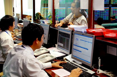 Lực nào kéo chứng khoán khỏi vũng lầy?