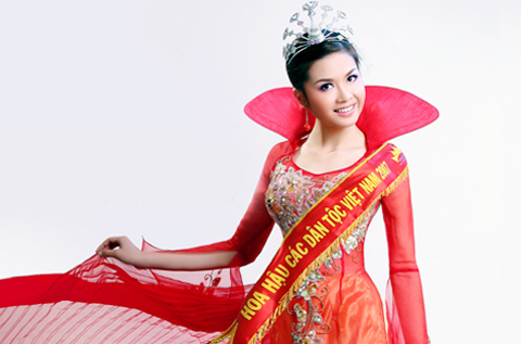 Hoa hậu Hoàng Nhung đã sinh thiên thần yêu dấu