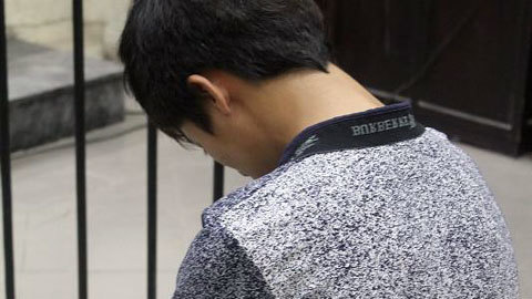 Đắng lòng mẹ đưa con đi dự tòa tội hiếp dâm