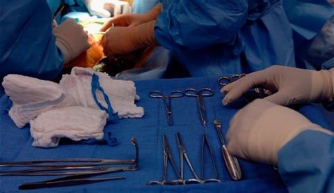 Người đàn ông mang trọn hệ sinh sản nữ