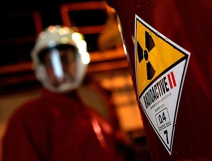 Bị bắt vì xây lò phản ứng hạt nhân trong bếp