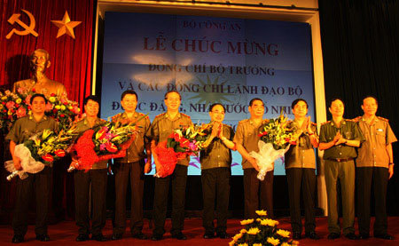 Bàn giao công tác của Bộ trưởng Bộ Công an