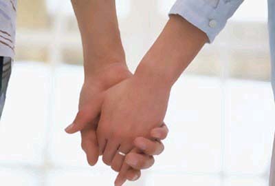 Bàn tay đàn ông giúp phụ nữ ngừa ung thư vú