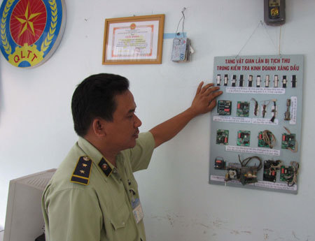 Hé lộ chiêu 'ăn cắp' tinh vi của các cây xăng