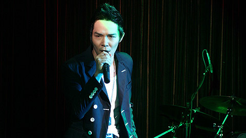 Nathan Lee giỏi tiếng Anh, rành tiếng Pháp