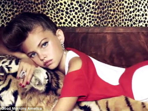 Thêm một mẫu nhí “gợi cảm” quá đà