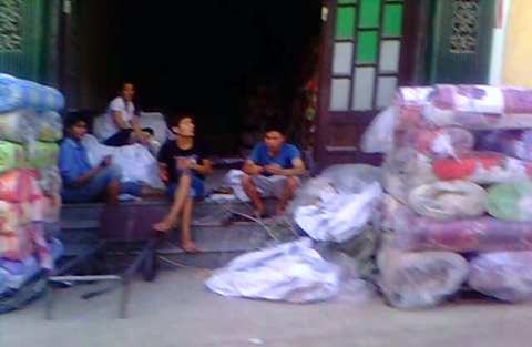 Lật tẩy chiêu biến chăn bẩn thành hàng hiệu