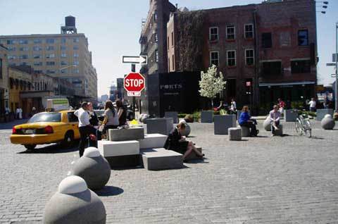 Những viên đá hình bầu vú ở New York