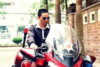 Doanh nhân chi hàng tỷ chơi mô tô 