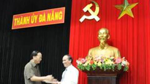 Công bố quyết định điều động cán bộ của Bộ Chính trị