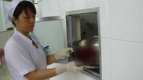 Không cẩn thận, mua phải nhau thai 'dính' HIV