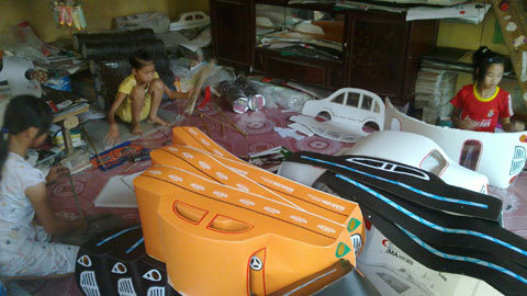 Sản xuất cả máy bay để đốt mùa Vu lan