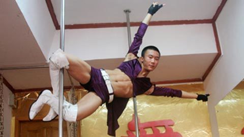 Đàn ông cũng múa cột cực điệu nghệ