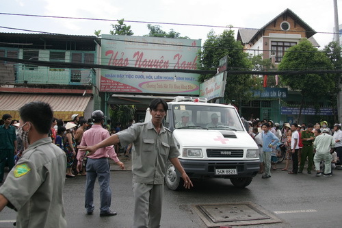 Xác con trai chủ nhà hàng tiệc cưới trong hố ga