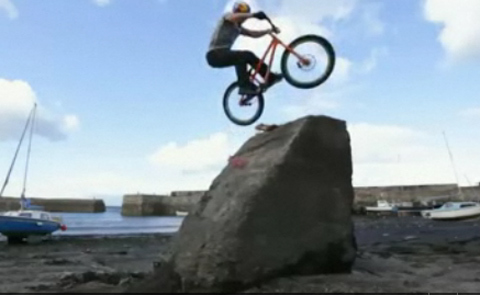 10 clip 'nóng' tuần 32: Gà mái đánh bi-a