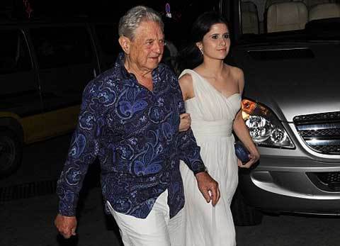 Tỷ phú bị kiện ra tòa vì quá keo kiệt