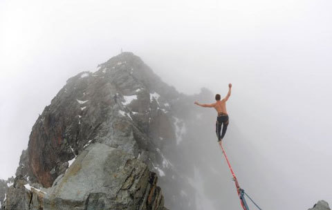 Những màn đi trên dây trêu ngươi thần chết