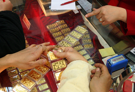 Người dân gửi 100 tấn vàng tại ngân hàng