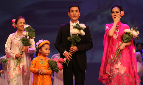Linh Nga rơi nước mắt với 