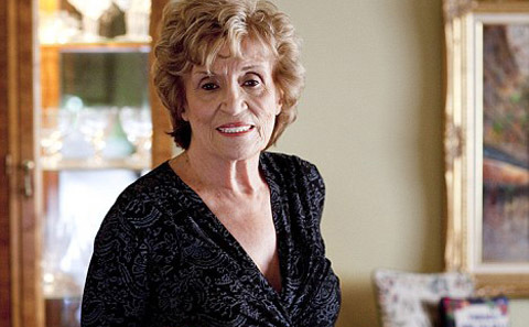 Góa phụ 83 tuổi chi 8.000 USD để nâng ngực