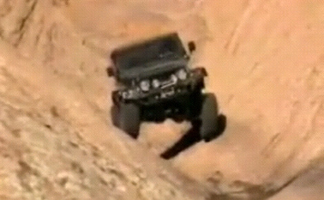 Trèo vách đá, ô tô trượt bánh lật ngược