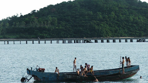 Dựng tượng Bác nơi biển đảo