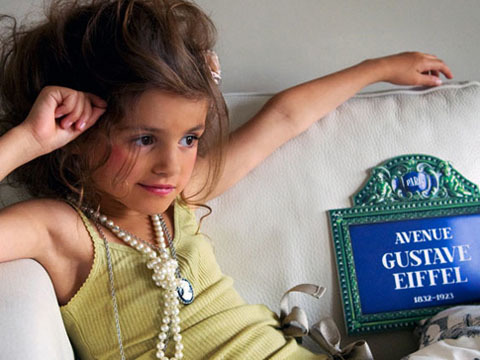 Người mẫu nội y 4 tuổi gây tranh cãi tại Pháp