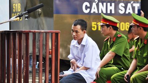Tử hình hung thủ đem 40 lít xăng đi thiêu vợ
