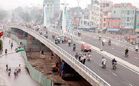 Đường trên cao đè cầu vượt