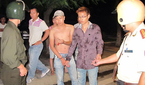 Mang xe khủng đi đua quanh Hồ Gươm