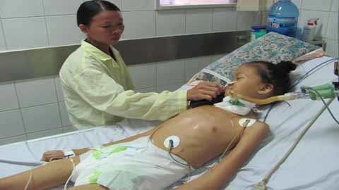 Xót lòng thiếu phụ nuôi 3 con bệnh hiểm nghèo