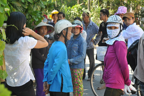 Người dân bắt giữ kẻ tình nghi bắt cóc trẻ em