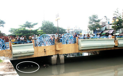 Phát hiện một xác chết dưới kênh