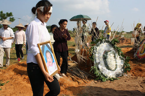 Nóng trong ngày: Cuộc tiễn đưa đớn đau