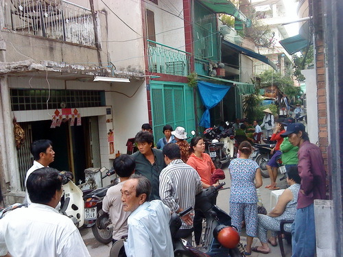 Phát hiện xác chết trong căn nhà khóa kín