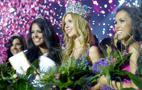 Thu Mây đoạt Á hậu Hoa hậu Siêu quốc gia 2011