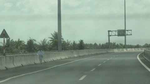 Những pha 'đi tắt' ớn lạnh trên đường cao tốc