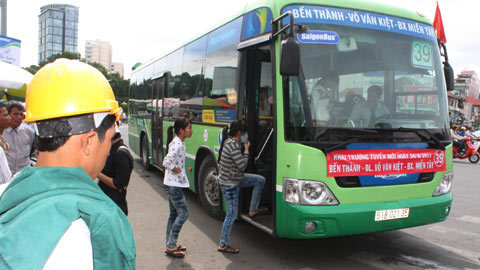 Chùm ảnh: TP.HCM khai trương xe buýt thân thiện