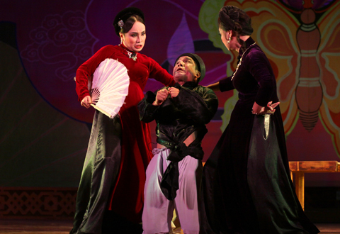 Hiền chèo đánh ghen, Thúy Mùi bắt trộm, Quốc Anh đòi bắn súng